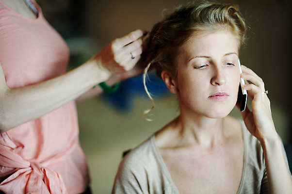포토 JPG 해외이미지 직업 손 응시 여자 행복 감정 얼굴 결혼 결혼식 사랑 사람 사람없음 금발 유행 화장품 흰색 신선 붓 입 어플리케이션 가루 속눈썹 피부 입술 준비 마스카라 기회 예술가 분무기 광택 획득 내추럴 해외202009 해외포토 헤어스타일 시선 컬러 이벤트 신체부위 뷰티 눈썹 파일형식