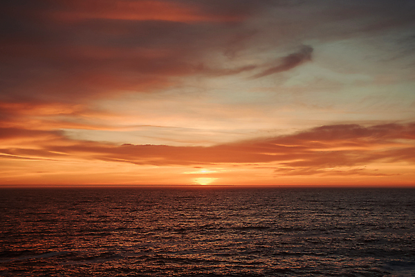 포토 JPG 해외이미지 구름 파도 바다 여행 오렌지 자연 하늘 휴가 풍경 사람없음 야외 가로 빨간색 물 여름 관광지 빛 컬러풀 햇빛 태양 반사 일출 보라색 어둠 침묵 일몰 새벽 저녁 천국 빛망울 넘어짐 웅장함 수평선 해외202009 해외포토 자연요소 계절 컬러 과일 모션 노을 소리 야간 생태계 파일형식