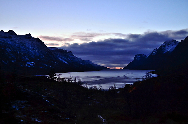 포토 JPG 해외이미지 유럽 여행 백그라운드 자연 하늘 산 풍경 사람없음 야외 물 일몰 숲 내추럴 해외202009 해외포토 자연요소 나라 노을 생태계 파일형식