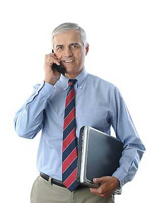 포토 JPG 해외이미지 전신 백인 직업 1 남자 행복 40대 중년 50대 비즈니스 바지 통신 넥타이 세포 대화 한명 서기 웃음 사람 성인 노트북 스마트폰 컴퓨터 흰색 비즈니스맨 자르기 무선전화기 싱글 경영 고립 해외202009 우호적 해외포토 서양인 잡화 감정 컬러 컨셉 모션 하의 표정 말하기 전자제품 핸드폰 스마트기기 직장인 전화기 파일형식