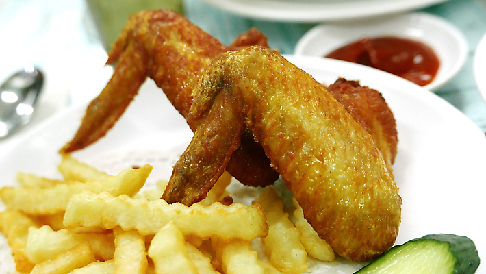 포토 JPG 해외이미지 접시 음식 백그라운드 날개 육류 요리 사람없음 식사 치킨 튀김 흰색 황금 맛 그릴 속도 점심식사 맛있는 해외202009 해외포토 식기 컬러 컨셉 식재료 주방용품 닭고기요리 파일형식