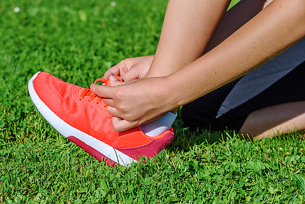 포토 JPG 해외이미지 라이프스타일 공원 여자 스포츠 신발 십자가 자연 건강 관리 사람없음 야외 운동복 달리기 조깅 운동 유행 경기장 봄 도전 몸무게 연습 묘사 달리기선수 양발 운동화끈 적자 해외202009 해외포토 옷 계절 공공시설 스포츠시설 모션 사람 생활 끈 생태계 육상선수 파일형식