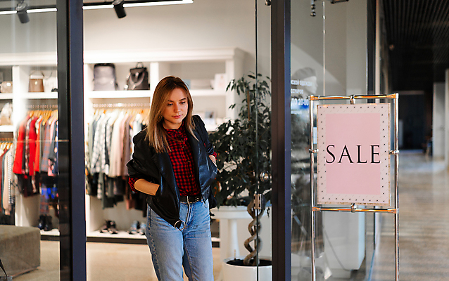 포토 JPG 해외이미지 백인 배너 옷 계절 여자 행복 컨셉 잎 유리 휴가 한명 사람 성인 쇼핑 유행 판매 세일 문 걷기 상점 기쁨 청바지 센터 시장 구매 가죽 쇼핑몰 고객 쇼퍼홀릭 해외202009 해외포토 서양인 식물 1 감정 바지 모션 재질 파일형식