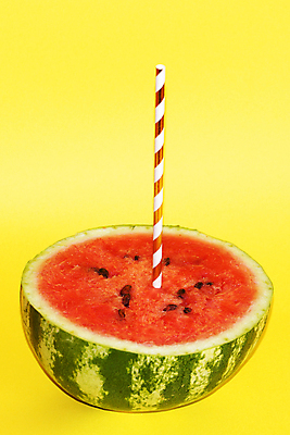 포토 JPG 해외이미지 접시 계절 음식 다이어트 과일 재료 자연 디저트 수박 건강 요리 사람없음 빨간색 초록색 여름 노란색 주스 껍질 신선 칵테일 닫기 달콤 맛 자르기 먹기 유기농 날것 비타민 밀짚 숙성 스무디 채식주의자 카피스페이스 비건 맛있는 해외202009 해외포토 식기 웰빙 음료 컬러 컨셉 모션 주류 공백 짚 생태계 채식 영양소 파일형식