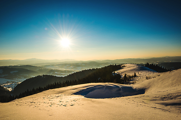 포토 JPG 해외이미지 나무 계절 유럽 여행 겨울 자연 하늘 날씨 휴가 스키 산 파노라마 풍경 사람없음 야외 태양 환경 계곡 냉동 얼음 일몰 하이킹 추위 흰색 시골 저녁 서리 북쪽 내추럴 산악지대 절정 제설기 폭설 눈내림 해외202009 해외포토 자연요소 식물 나라 컬러 레저 겨울스포츠 눈_날씨 촬영기법 노을 야간 자연재해 방향 생태계 제설 파일형식