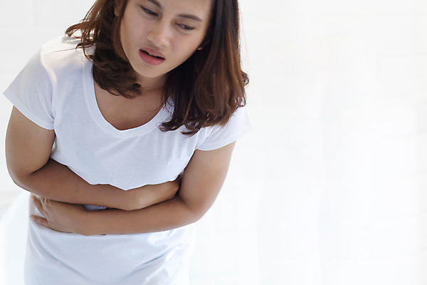 포토 JPG 해외이미지 서양인 여자 실내 숙이기 한명 상반신 성인 앞모습 고통 흰배경 복통 성인여자한명만 해외202009 해외포토 외국인 1 감정 뷰포인트 포즈 백그라운드 사람 내부 흰색 질병 여자한명만 성인여자만 파일형식