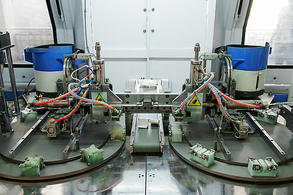 포토 JPG 해외이미지 산업 가구 창문 공장 사람없음 달리기 문 금속 기계 장비 공구 업무 고리 작업실 제조 연결 플라스틱 철 오브젝트 회전 만들기 자동 해외202009 해외포토 생활용품 공업 모션 재질 도구 작업 파일형식