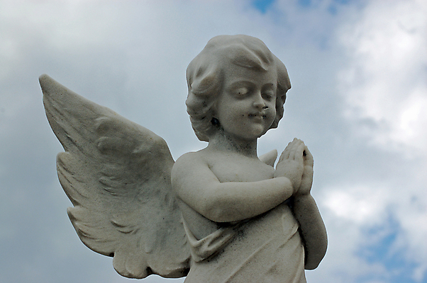 포토 JPG 해외이미지 외관 기독교 종교 조각 날개 천사 사람없음 야외 가로 조각상 평화 기도 묘사 천연기념물 해외202009 해외포토 컨셉 조형물 파일형식