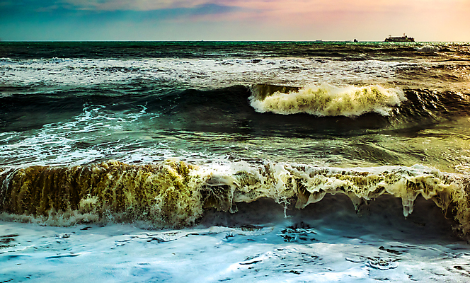 포토 JPG 해외이미지 구름 모래 파도 바다 여행 백그라운드 자연 하늘 바람 날씨 휴가 풍경 사람없음 야외 물 여름 파란색 빛 태양 어둠 힘 일몰 바위 흰색 만 보트 서핑 떨어짐 위험 폭풍 내추럴 폭풍우 수평선 해외202009 해외포토 자연요소 계절 컬러 컨셉 배_교통 노을 돌_바위 수상스포츠 비_날씨 자연재해 생태계 파일형식