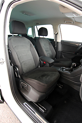 포토 JPG 해외이미지 의자 자동차 사람없음 승합차 차안 해외202009 해외포토 육상교통 가구 승용차 파일형식