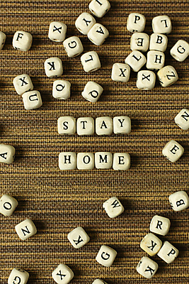 포토 JPG 해외이미지 캠페인 백그라운드 컨셉 텍스트 협력 주택 건강 경고 안전 사람없음 목재 단어 블록 정보 긴급 바이러스 보호 사인 예방 감염 단절 전염병 지원 헬프 해외202009 해외포토 나무 문자 재료 건물 도움 질병 파일형식