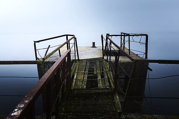 포토 JPG 해외이미지 산업 호수 백그라운드 건축양식 사람없음 야외 건물 물 항구 침묵 안개 흰색 버리기 부식 폐허 방파제 단상 뿌연 옛날 철강 콘크리트 오싹 해외202009 해외포토 자연요소 건축물 공공시설 건축 컬러 교통시설 모션 날씨 소리 파일형식