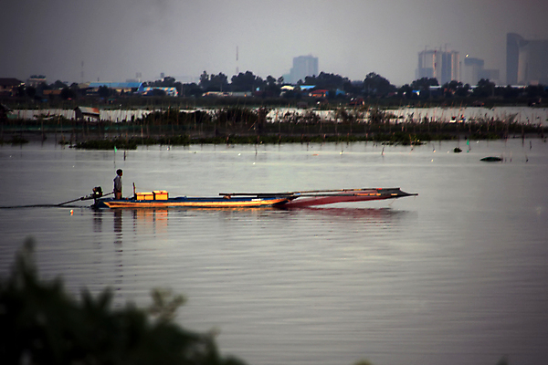 포토 JPG 해외이미지 나무 구름 실루엣 호수 여행 자연 벽지 하늘 휴식 파노라마 풍경 사람없음 야외 물 여름 빛 강 태양 반사 평화 침묵 황혼 일몰 새벽 거울 전원 시골 보트 저녁 신비 명상 장면 마법 웅장함 수평선 해외202009 해외포토 자연요소 식물 계절 컨셉 배_교통 촬영기법 노을 소리 전기에너지 야간 생태계 파일형식
