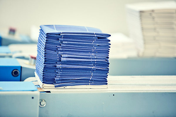 포토 JPG 해외이미지 산업 백그라운드 호텔 건조 사람없음 빨간색 쌓기 이불 식탁보 흰색 침대 직물 면 그룹 빨래 천 질감 시트 흙더미 접기 많음 해외202009 해외포토 컬러 가구 컨셉 가사 침구 모션 숙소 흙 파일형식 더미