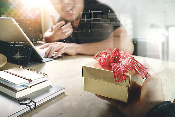 포토 JPG 해외이미지 손 계절 기념일 행복 감정 백그라운드 컨셉 크리스마스 회사 비즈니스 사업가 성공 휴가 새해 발렌타인데이 선물 사람 사람없음 빨간색 쇼핑 컴퓨터 상자 사무실 파티 놀람 축하 인사 잡기 비즈니스맨 생일 그룹 황금 큼 직원 주기 흥분 경영자 자원 경영 필터 힙스터 해외202009 해외포토 직업 패션 남자 컬러 모션 데이이벤트 표정 이벤트 신체부위 전자제품 예절 직장인 크기 리더 파일형식