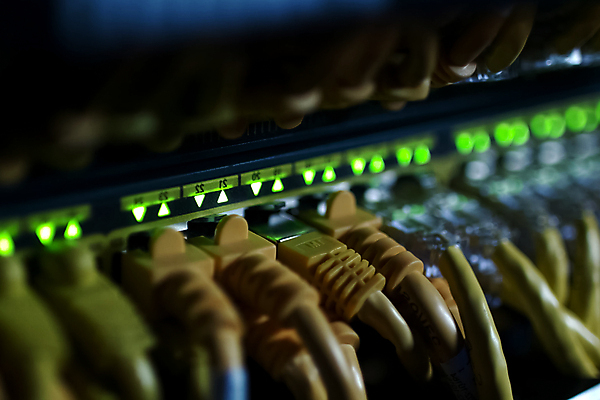 포토 JPG 해외이미지 산업 선 백그라운드 컨셉 인터넷 비즈니스 통신 성공 사람없음 빨간색 컴퓨터 디지털 자료 방 장비 정보 그물 네트워크 날짜 센터 플러그 연결 접속 전자 방송 시스템 포트 스위치 주인 방화벽 서버 인터페이스 네트워킹 해외202009 해외포토 컬러 전자제품 파일형식