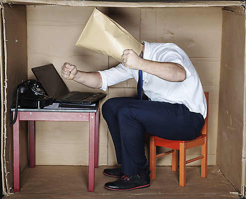 포토 JPG 해외이미지 전신 백인 남자 의자 탁자 한명 앉기 성인 옆모습 노트북 상자 사무실 업무 비즈니스맨 전화기 갇힘 답답함 성인남자한명만 해외202009 해외포토 서양인 1 뷰포인트 가구 비즈니스 모션 사람 전자제품 작업 직장인 감각 남자한명만 성인남자만 파일형식