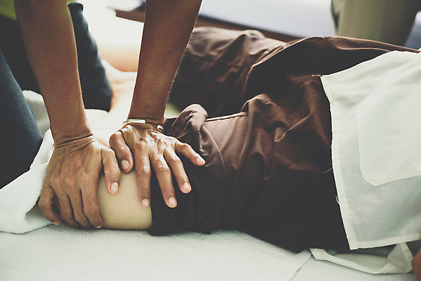 포토 JPG 해외이미지 직업 라이프스타일 손 웰빙 여자 남자 아시아 신체 태국 자연 휴식 건강 한명 사람 동양인 목재 치료 약 스파 수확 흰색 공구 마사지 망치 소중 피부 서비스 복고 테라피 내추럴 돌봄 안마사 치료사 해외202009 해외포토 나무 1 나라 컬러 컨셉 농업 재료 의학 모션 인종 생활 신체부위 뷰티 도구 생태계 파일형식