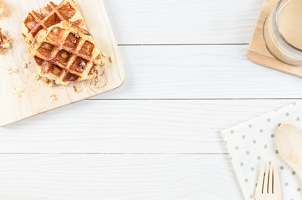 포토 JPG 해외이미지 포크 디저트 사람없음 숟가락 와플 나무도마 해외202009 해외포토 식기 음식 도마 수저 목재 파일형식