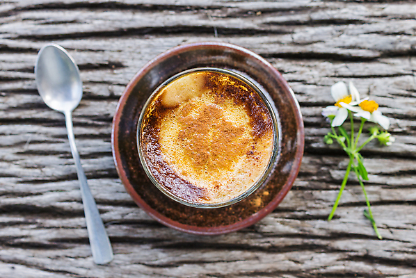 포토 JPG 해외이미지 나무 식물 꽃 커피 음료 자연 사람없음 목재 갈색 숟가락 어둠 거품 카페 우유 추위 수확 벚꽃 신선 클래식 아침식사 유기농 복고 데이지 에스프레소 내추럴 따뜻한음료 라떼 카페인 해외202009 해외포토 웰빙 컬러 컨셉 농업 재료 유제품 수저 상점 식사 생태계 파일형식