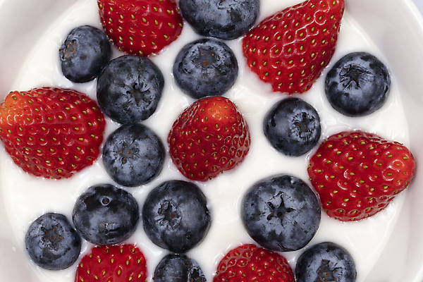 포토 JPG 해외이미지 열매 음식 분홍색 농업 과일 자연 딸기 디저트 건강 사람없음 빨간색 여름 파란색 컬러풀 우유 수확 흰색 대접 신선 최고 체리 사발 달콤 맛 아침식사 유기농 블루베리 날것 산딸기 머리위 비타민 요거트 그리스인 내추럴 숙성 요구르트 핸드메이드 맛있는 해외202009 해외포토 서양인 식물 웰빙 계절 산업 컬러 컨셉 유제품 식사 사기그릇 생태계 영양소 파일형식