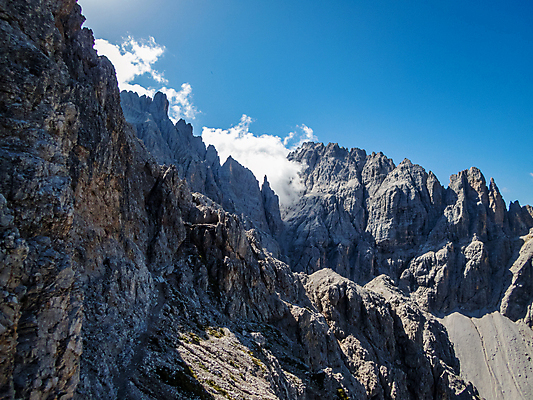 포토 JPG 해외이미지 스포츠 자연 휴가 산 사람없음 야외 여름 이탈리아 등산 트래킹 하이킹 바위 정상 오르기 알프스 참새 천국 남쪽 추적 산악가 해외202009 해외포토 계절 유럽 모션 조류 레저 돌_바위 방향 생태계 파일형식