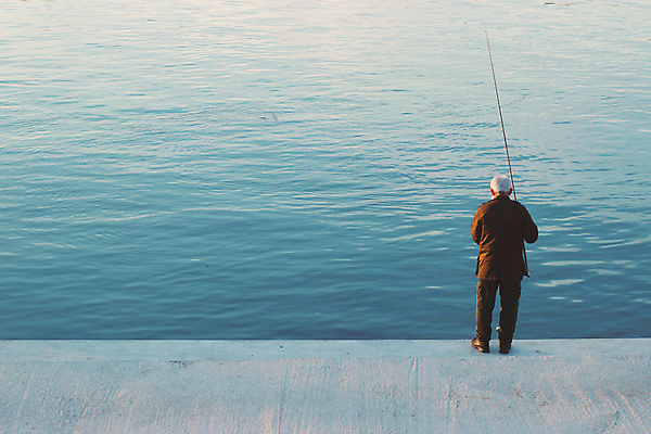 포토 JPG 해외이미지 백인 1 라이프스타일 남자 실루엣 호수 스포츠 바다 포즈 백그라운드 자연 낚시 휴가 어류 서기 사람 풍경 성인 취미 사람없음 야외 물 파란색 강 일몰 가을 흰색 잡기 은퇴 낚시꾼 고립 민물 옛날 해외202009 해외포토 자연요소 서양인 계절 컬러 모션 레저 촬영기법 생활 노을 수중동물 생태계 파일형식