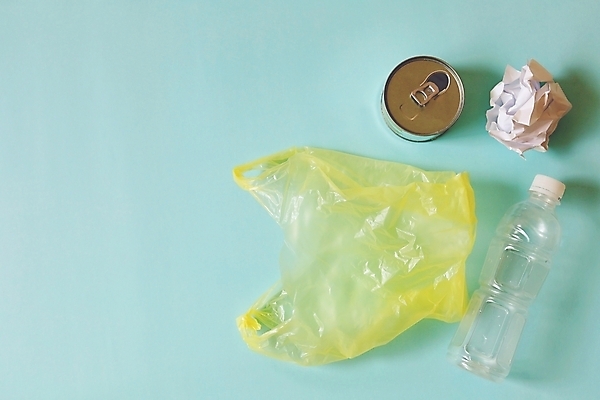 포토 JPG 해외이미지 라이프스타일 종이 백그라운드 가방 가정 사람없음 파란색 쌓기 환경 금속 재활용 저축 쓰레기통 오염 캔 보호 쓰레기 폐기물 컨테이너 플라스틱 거절 수집 오브젝트 에코 먼지 패키지 통조림 낭비 경영 돌봄 생태학 줄이기 중고 처리 해외202009 해외포토 잡화 교육 산업 컬러 컨셉 비즈니스 모션 재질 생활 금융 친환경 파일형식