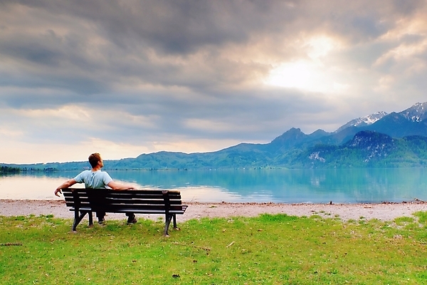 포토 JPG 해외이미지 공원 유럽 길 여행 자국 자연 벽지 하늘 산 한명 앉기 풍경 야외 목재 초록색 물 여름 봄 이탈리아 트래킹 하이킹 오스트리아 정상 숲 언덕 알프스 재판 남쪽 해외202009 해외포토 자연요소 나무 1 계절 공공시설 나라 컬러 재료 모션 레저 사람 방향 생태계 법 파일형식