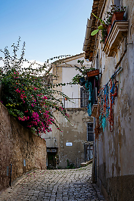 포토 JPG 해외이미지 유럽 여행 건축양식 하늘 지붕 파노라마 풍경 사람없음 야외 건물 도시풍경 햇빛 교회 마을 이탈리아 바위 도시 역사 지중해 타운 바로크 옛날 해외202009 해외포토 건축물 건축 나라 바다 종교건축 촬영기법 태양 돌_바위 파일형식