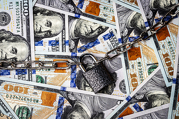 포토 JPG 해외이미지 지폐 자물쇠 근접촬영 사람없음 달러 쇠사슬 해외202009 해외포토 뷰포인트 돈 파일형식