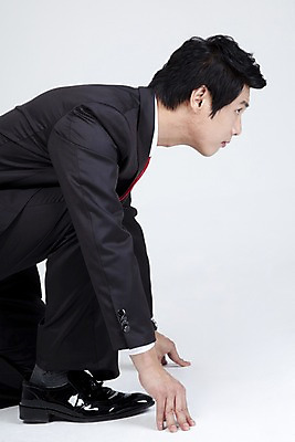 포토 JPG 스튜디오촬영 직업 라이프스타일 남자 포즈 와이셔츠 비즈니스 넥타이 한명 사람 앉기 동양인 정장 상반신 20대 성인 라이프 옆모습 비즈니스라이프 달리기 한국인 직장인 사무원 비즈니스맨 출발 출발자세 남자만 남자한명만 성인남자만 청년만 청년남자만 청년남자한명만 성인한명만 성인남자한명만 성인만 국내포토 1 잡화 옷 뷰포인트 컨셉 셔츠 모션 실내 인종 청년 생활 파일형식