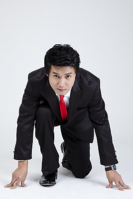 포토 JPG 스튜디오촬영 전신 직업 라이프스타일 남자 포즈 와이셔츠 비즈니스 넥타이 한명 누끼 사람 앉기 동양인 정장 20대 성인 라이프 비즈니스라이프 달리기 한국인 직장인 사무원 비즈니스맨 출발 출발자세 남자만 남자한명만 성인남자만 청년만 청년남자만 청년남자한명만 성인한명만 성인남자한명만 성인만 국내포토 1 잡화 옷 컨셉 셔츠 모션 실내 인종 청년 생활 파일형식