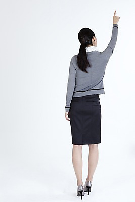 포토 JPG 스튜디오촬영 전신 직업 라이프스타일 여자 포즈 비즈니스 한명 누끼 사람 동양인 정장 손짓 20대 성인 라이프 뒷모습 비즈니스라이프 한국인 가리킴 직장인 사무원 비즈니스우먼 여자만 여자한명만 성인여자만 청년만 청년여자만 성인한명만 청년여자한명만 성인여자한명만 성인만 국내포토 1 옷 뷰포인트 모션 실내 인종 청년 생활 파일형식