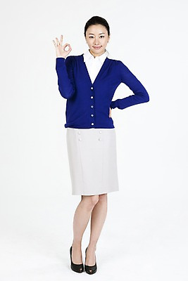 포토 JPG 스튜디오촬영 전신 직업 라이프스타일 여자 포즈 비즈니스 한명 누끼 사람 동양인 정장 손짓 20대 성인 라이프 비즈니스라이프 치마 한국인 직장인 사무원 비즈니스우먼 OK 카디건 블라우스 여자만 여자한명만 성인여자만 청년만 청년여자만 성인한명만 청년여자한명만 성인여자한명만 성인만 국내포토 1 옷 상의 모션 하의 실내 인종 청년 생활 외투 파일형식