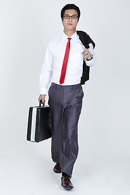 포토 JPG 스튜디오촬영 전신 직업 라이프스타일 남자 안경 포즈 와이셔츠 서류가방 가방 비즈니스 넥타이 한명 들기 누끼 사람 동양인 정장 20대 성인 라이프 비즈니스라이프 걷기 재킷 한국인 직장인 사무원 비즈니스맨 남자만 남자한명만 성인남자만 청년만 청년남자만 청년남자한명만 성인한명만 성인남자한명만 성인만 국내포토 1 잡화 옷 셔츠 모션 실내 인종 청년 생활 외투 파일형식