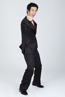 포토 JPG 스튜디오촬영 전신 직업 라이프스타일 남자 포즈 와이셔츠 비즈니스 넥타이 표정 한명 누끼 사람 동양인 정장 손짓 20대 성인 라이프 비즈니스라이프 파이팅 주먹 기쁨 한국인 직장인 사무원 비즈니스맨 남자만 남자한명만 성인남자만 청년만 청년남자만 청년남자한명만 성인한명만 성인남자한명만 성인만 국내포토 1 잡화 옷 감정 셔츠 모션 실내 인종 청년 생활 파일형식