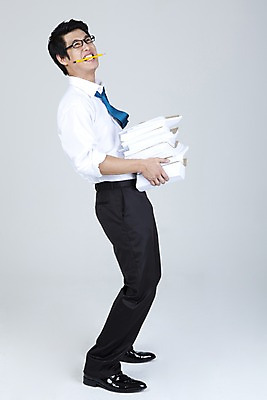 포토 JPG 스튜디오촬영 전신 직업 라이프스타일 남자 종이 안경 와이셔츠 비즈니스 넥타이 표정 피곤 한명 들기 누끼 사람 동양인 정장 20대 성인 라이프 비즈니스라이프 필기구 연필 한국인 업무 직장인 사무원 비즈니스맨 작업실 찡그림 문서 무거움 남자만 남자한명만 성인남자만 청년만 청년남자만 청년남자한명만 성인한명만 성인남자한명만 성인만 국내포토 1 잡화 옷 컨셉 셔츠 모션 문구용품 학용품 실내 인종 청년 생활 작업 무게 파일형식