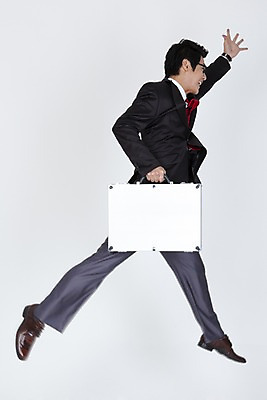 포토 JPG 스튜디오촬영 전신 직업 라이프스타일 남자 안경 와이셔츠 서류가방 가방 비즈니스 넥타이 한명 들기 누끼 사람 동양인 정장 손짓 20대 성인 라이프 비즈니스라이프 달리기 점프 한국인 직장인 사무원 비즈니스맨 남자만 남자한명만 성인남자만 청년만 청년남자만 청년남자한명만 성인한명만 성인남자한명만 성인만 국내포토 1 잡화 옷 셔츠 모션 실내 인종 청년 생활 파일형식