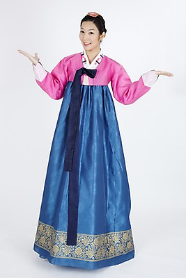 포토 JPG 스튜디오촬영 전신 한국전통 여자 명절 포즈 모션 안내 실내 한명 서기 미소 웃음 누끼 사람 동양인 손짓 이벤트 20대 성인 한국인 전통의상 한복 여자만 여자한명만 성인여자만 청년만 청년여자만 성인한명만 청년여자한명만 성인여자한명만 성인만 국내포토 1 전통 기념일 한국 표정 인종 청년 내부 파일형식