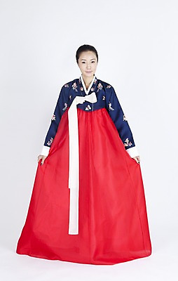 포토 JPG 스튜디오촬영 전신 한국전통 여자 명절 포즈 모션 실내 한명 서기 미소 웃음 누끼 사람 동양인 손짓 이벤트 20대 성인 한국인 잡기 전통의상 한복 여자만 여자한명만 성인여자만 청년만 청년여자만 성인한명만 청년여자한명만 성인여자한명만 성인만 국내포토 1 전통 기념일 한국 표정 인종 청년 내부 파일형식