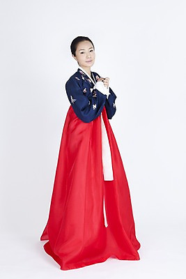 포토 JPG 스튜디오촬영 전신 한국전통 여자 명절 포즈 모션 실내 한명 서기 미소 웃음 누끼 사람 동양인 손짓 이벤트 20대 성인 희망 한국인 전통의상 한복 손모으기 여자만 여자한명만 성인여자만 청년만 청년여자만 성인한명만 청년여자한명만 성인여자한명만 성인만 국내포토 1 전통 기념일 감정 한국 표정 인종 청년 내부 파일형식