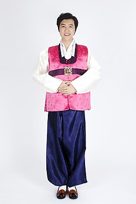 포토 JPG 스튜디오촬영 전신 한국전통 명절 남자 포즈 모션 실내 한명 서기 미소 웃음 누끼 사람 동양인 손짓 이벤트 20대 성인 한국인 전통의상 한복 손모으기 남자만 남자한명만 성인남자만 청년만 청년남자만 청년남자한명만 성인한명만 성인남자한명만 성인만 국내포토 1 전통 기념일 한국 표정 인종 청년 내부 파일형식