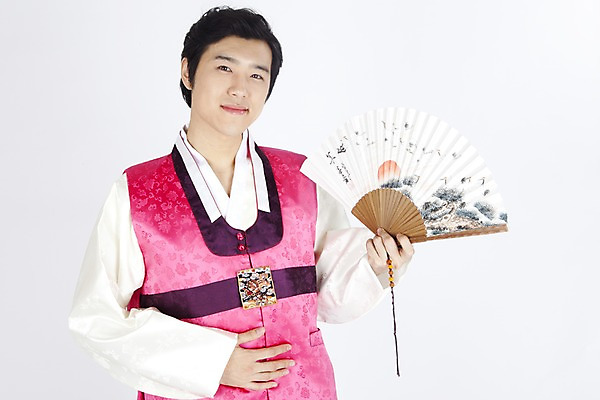 포토 JPG 스튜디오촬영 한국전통 명절 남자 포즈 모션 실내 한명 미소 웃음 들기 누끼 사람 동양인 손짓 이벤트 상반신 20대 성인 펼침 한국인 부채 전통의상 한복 남자만 남자한명만 성인남자만 청년만 청년남자만 청년남자한명만 성인한명만 성인남자한명만 성인만 국내포토 1 전통 기념일 한국 표정 인종 청년 내부 파일형식