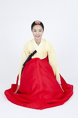 포토 JPG 스튜디오촬영 전신 한국전통 여자 명절 포즈 모션 실내 한명 미소 웃음 누끼 사람 동양인 이벤트 20대 성인 한국인 전통의상 한복 여자만 여자한명만 성인여자만 청년만 청년여자만 성인한명만 청년여자한명만 성인여자한명만 성인만 국내포토 1 전통 기념일 한국 표정 인종 청년 내부 파일형식