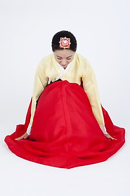 포토 JPG 스튜디오촬영 전신 한국전통 여자 명절 포즈 모션 실내 한명 누끼 사람 동양인 이벤트 20대 성인 한국인 인사 절 전통의상 한복 여자만 여자한명만 성인여자만 청년만 청년여자만 성인한명만 청년여자한명만 성인여자한명만 성인만 국내포토 1 전통 기념일 한국 인종 청년 내부 예절 파일형식