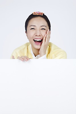 포토 JPG 스튜디오촬영 한국전통 여자 명절 포즈 모션 안내 실내 한명 미소 웃음 사람 동양인 이벤트 상반신 20대 성인 공백 한국인 전통의상 한복 알림 여자만 여자한명만 성인여자만 청년만 청년여자만 성인한명만 청년여자한명만 성인여자한명만 성인만 국내포토 1 전통 기념일 한국 표정 인종 청년 내부 파일형식