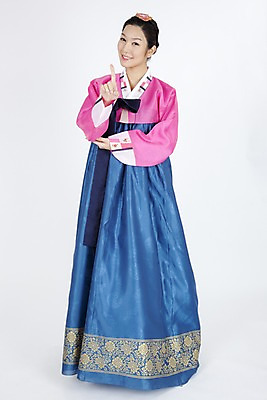 포토 JPG 스튜디오촬영 전신 한국전통 여자 명절 포즈 모션 실내 한명 미소 웃음 누끼 사람 동양인 손짓 이벤트 20대 성인 한국인 전통의상 한복 여자만 여자한명만 성인여자만 청년만 청년여자만 성인한명만 청년여자한명만 성인여자한명만 성인만 국내포토 1 전통 기념일 한국 표정 인종 청년 내부 파일형식