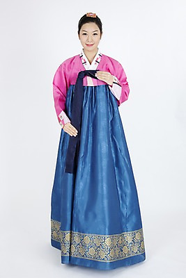 포토 JPG 스튜디오촬영 전신 모델 한국전통 전통 여자 명절 포즈 모션 실내 한명 미소 웃음 누끼 사람 동양인 이벤트 20대 성인 한국인 전통의상 한복 여자만 여자한명만 성인여자만 청년만 청년여자만 성인한명만 청년여자한명만 성인여자한명만 성인만 국내포토 1 기념일 한국 표정 인종 청년 내부 파일형식