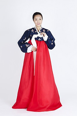 포토 JPG 스튜디오촬영 전신 모델 한국전통 전통 여자 명절 포즈 모션 실내 한명 서기 미소 웃음 누끼 사람 동양인 손짓 이벤트 20대 성인 한국인 전통의상 한복 매기 옷고름 여자만 여자한명만 성인여자만 청년만 청년여자만 성인한명만 청년여자한명만 성인여자한명만 성인만 국내포토 1 기념일 한국 표정 인종 청년 내부 파일형식